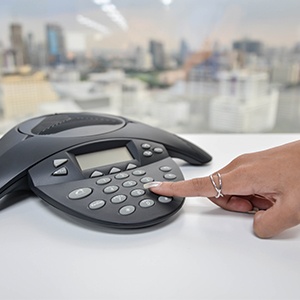 10-tips-for-deploying-a-hosted-voip-phone-system.jpg