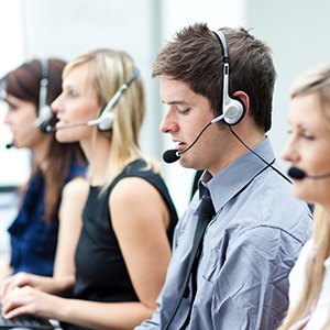6-features-to-add-to-your-hosted-call-center.jpg